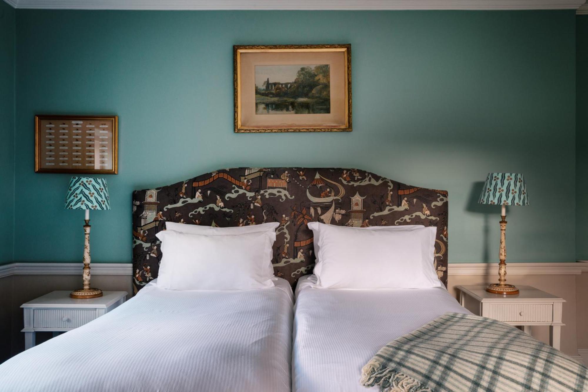 The Devonshire Arms Hotel At Болтон-Эбби Экстерьер фото